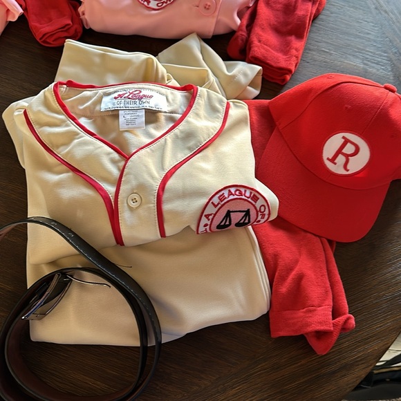 A League of their own Halloween costumes | mom, dad, little girl 🍑 — SOLD - Picture 2 of 7